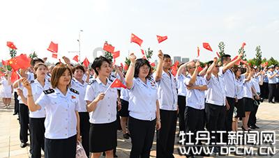 肖战说，我喜欢竹子，所以画了这幅画